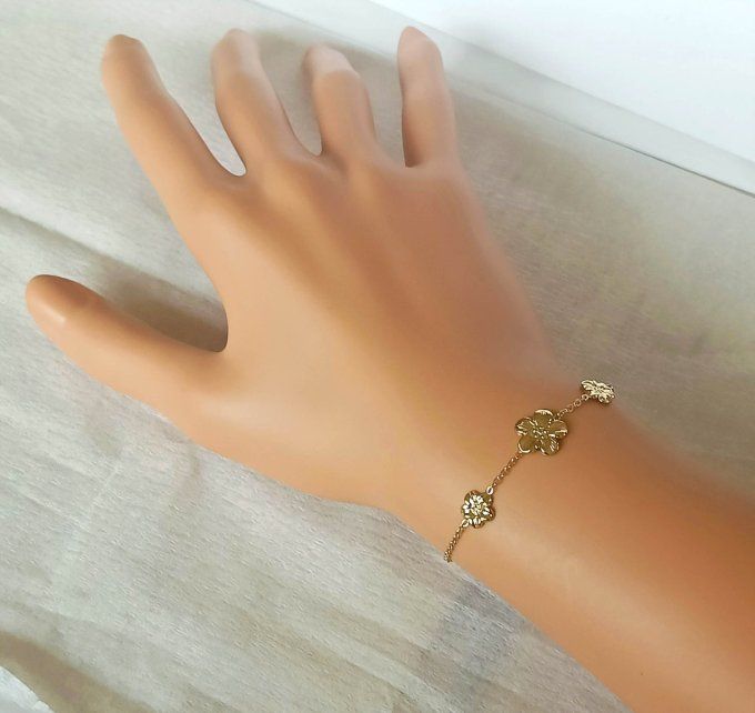 Bracelet-acier-chaine-maillon-fleur-dore