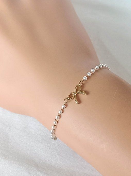 Bracelet-acier-chaine-maillon-noeud-dore-perles-nacre-blanc