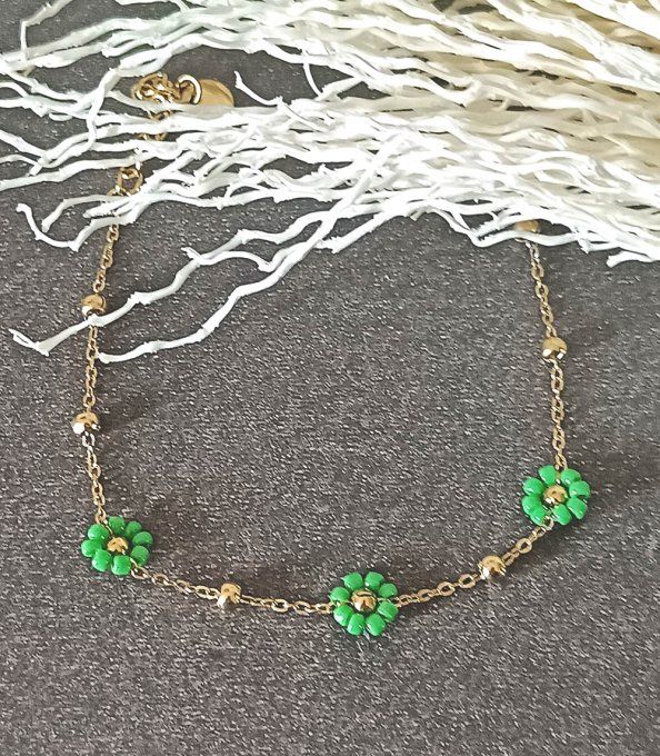 Bracelet-acier-chaine-maillon-fleur-vert-dore