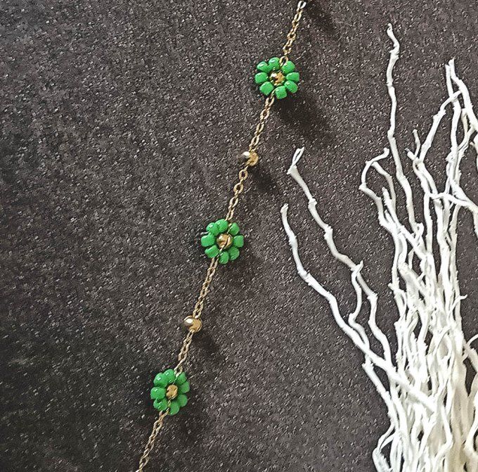 Bracelet-acier-chaine-maillon-fleur-vert-dore