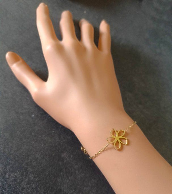 Bracelet-acier-chaine-maillon-fleur-dore-marguerite-nature-femme