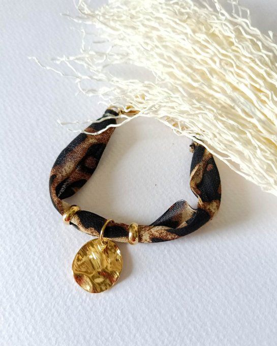 Bracelet-acier-medaille-martele-dore-tissu-leopard-marron-noir