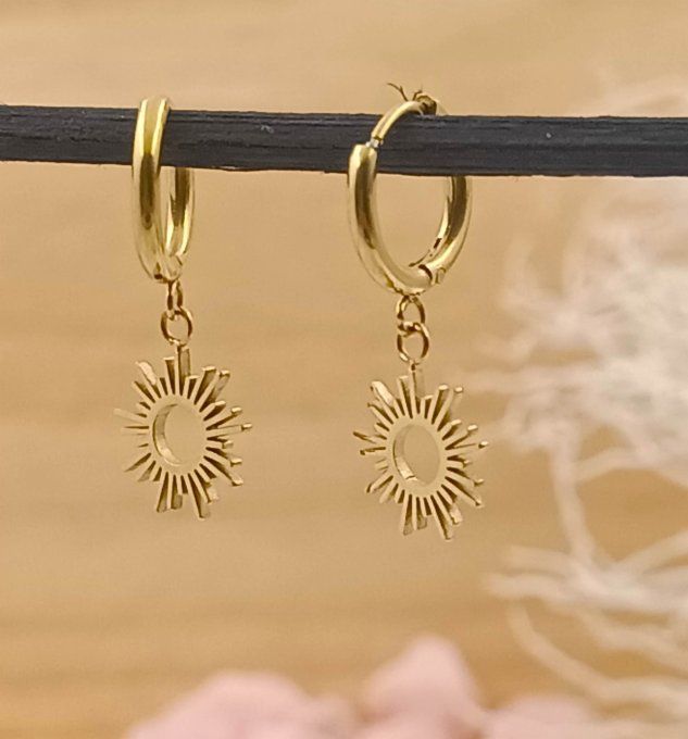 boucles-oreilles-creoles-mini-pampille-soleil-rayon-dore-petite-tendance