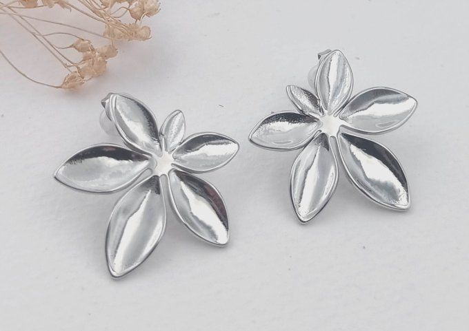 boucles-oreilles-acier-argente-puce-fleur-lobe-oreille