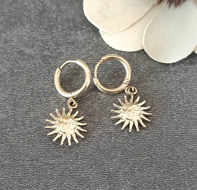 boucles-oreilles-creoles-mini-pampille-soleil-rayon-dore-petite-tendance