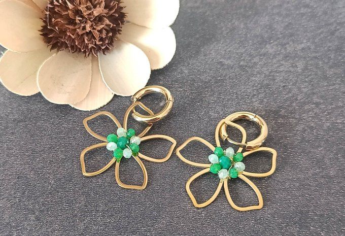 Boucles-oreilles-acier-minicreole-mini-creole-fleur-perles-tricot-vert