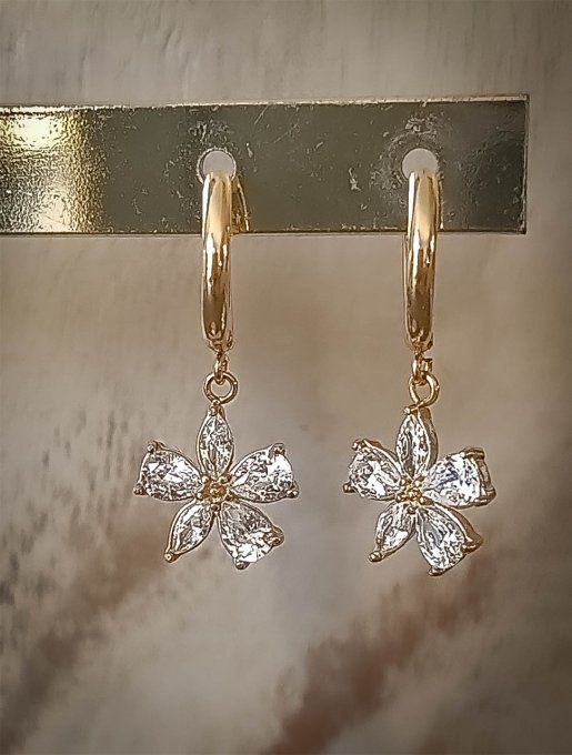 boucles-oreilles-creoles-mini-fleur-verre-fete-fleur