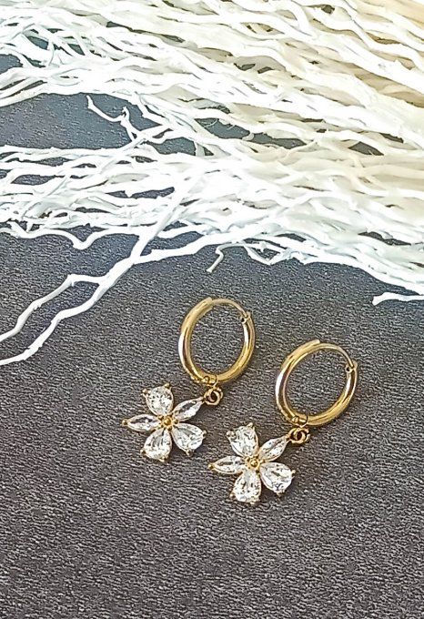 boucles-oreilles-creoles-mini-fleur-verre-fete-fleur