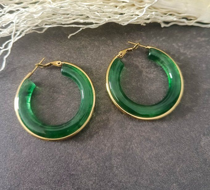 boucles-oreilles-creoles-anneaux-resine-vert