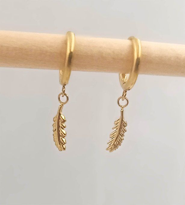 boucles-oreilles-acier-minicreoles-creoles-plumes-dore