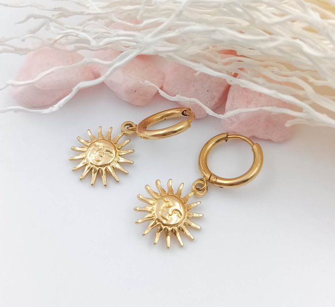 boucles-oreilles-creoles-mini-pampille-soleil-rayon-dore-petite-tendance