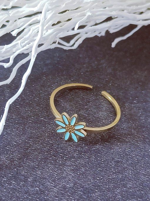 bague-ajustable-fin-acier-enfant-fille-dore-medaille-fleur-marguerite-dore-bleu