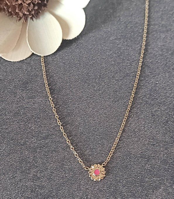 collier-fin-acier-enfant-fille-dore-chaine-medaille-fleur-dore-rose-petale